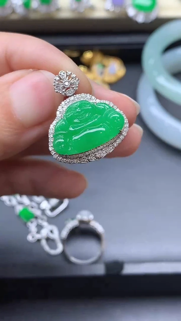 颈饰18K金镶嵌翡翠637-中国好珍宝