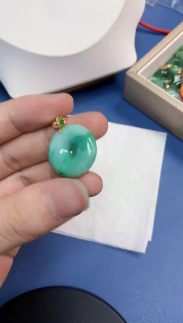 翡翠未镶嵌颈饰        1