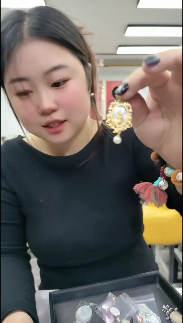 【闪购商品】拼合珍珠（马贝珠）颈饰合金1572白贝吊坠