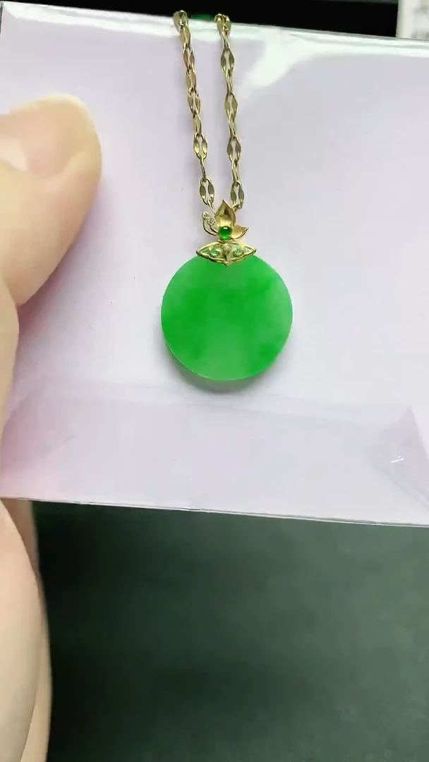 颈饰18K金镶嵌翡翠赠礼盒证书
