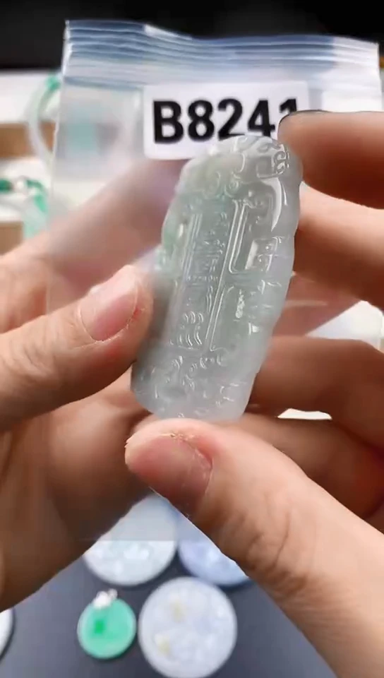 颈饰未镶嵌翡翠天然翡翠吊坠挂件