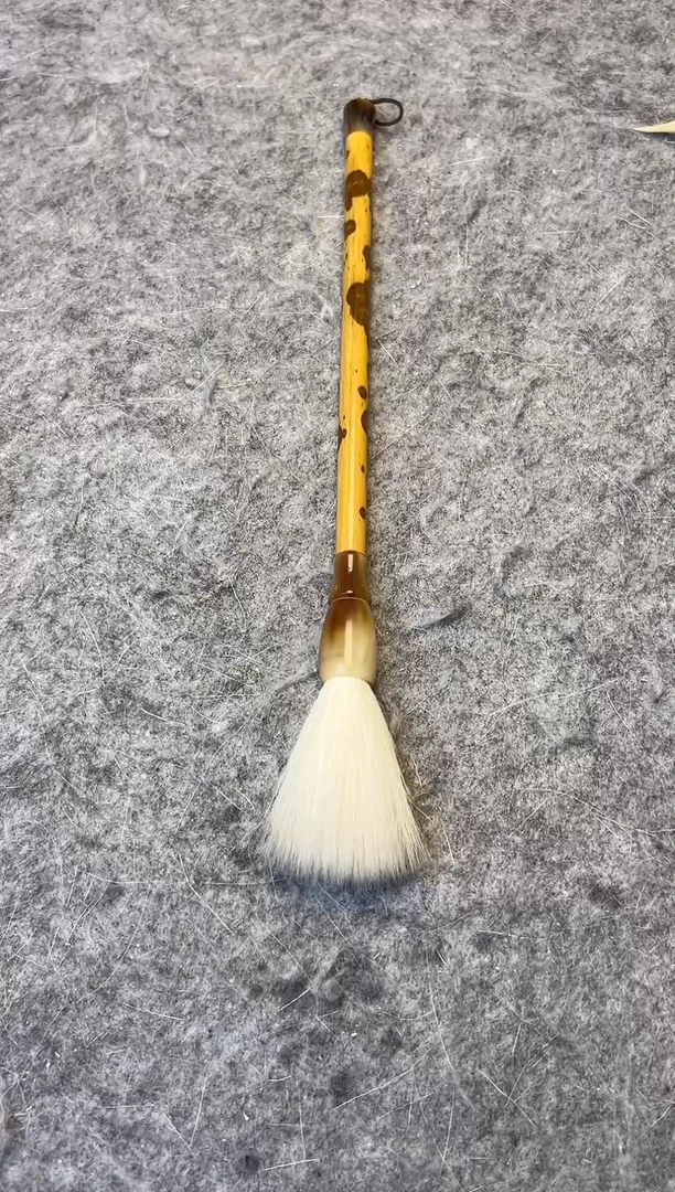 羊毫毛笔 1支 出锋6.0cm 口径1.4cm 杆如图所示 仅限清水试笔