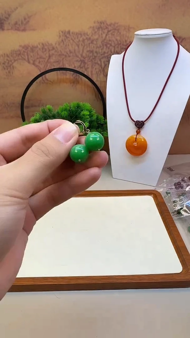 14K金镶嵌翡翠耳饰E37