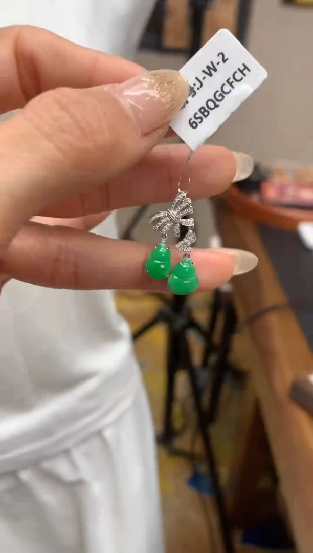 【闪购商品】翡翠颈饰18K金镶嵌葫芦吊坠