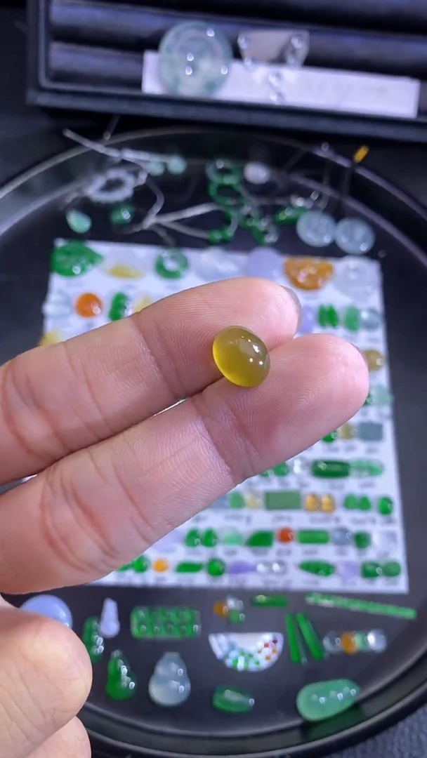 未镶嵌挂件翡翠蛋面