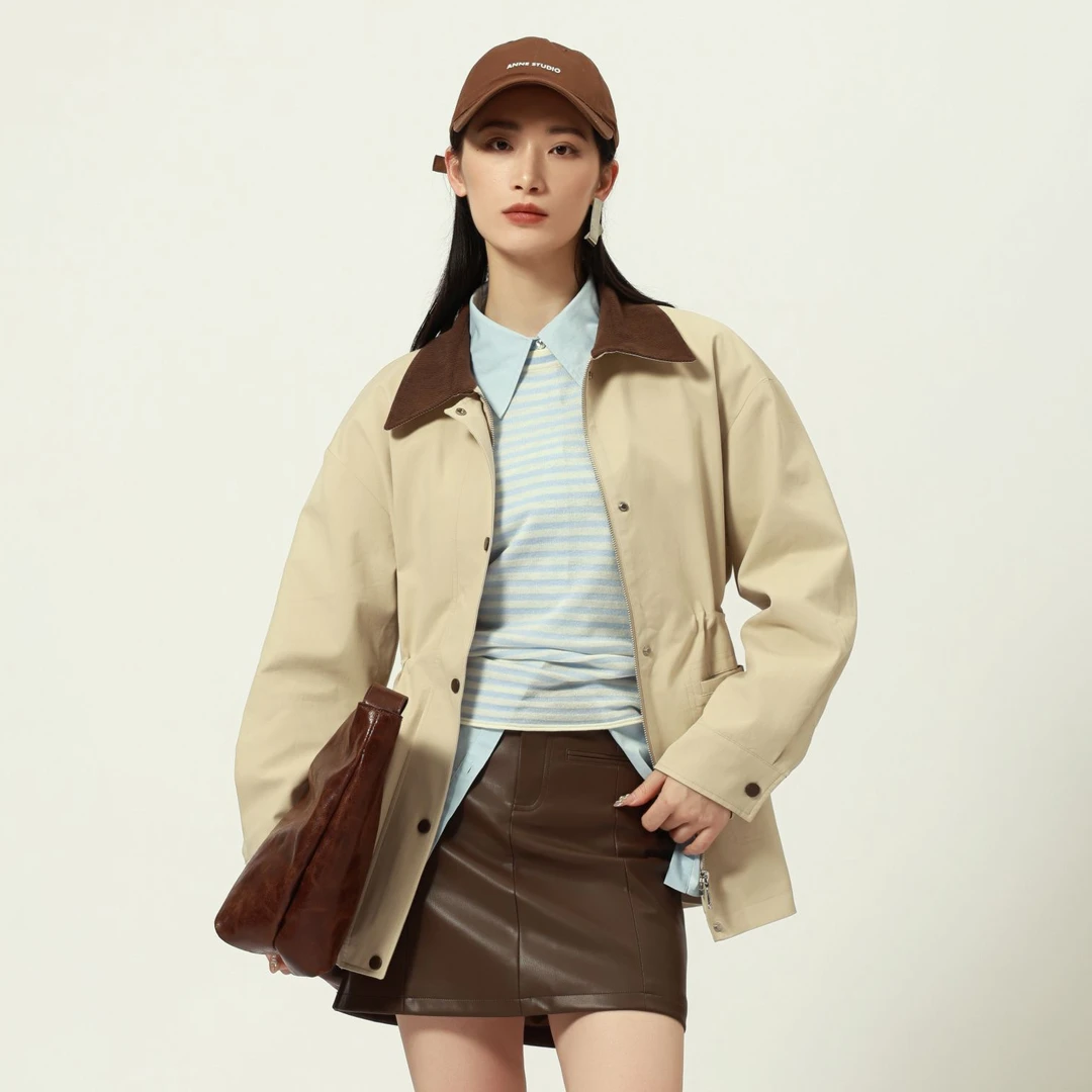 MEDECOO/墨蒂珂咖色拼接翻领显瘦减龄风衣外套女装TJQ32105