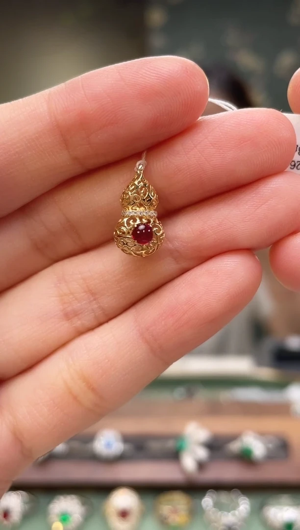吊坠(不含链)18K金镶嵌红宝石主石：0.28ct