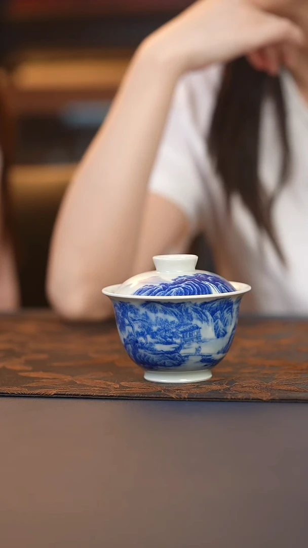 青花山水盖碗 青花山水盖碗