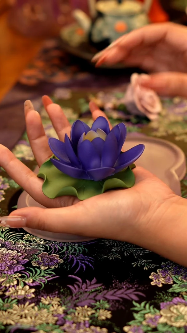 蓝莲花香插············