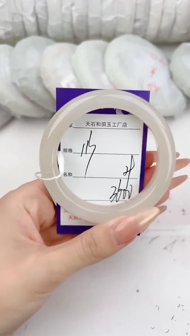 和田玉手镯未镶嵌113颜色微差无瑕疵