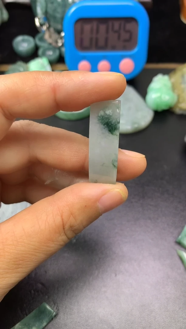 颈饰未镶嵌翡翠小****风料子