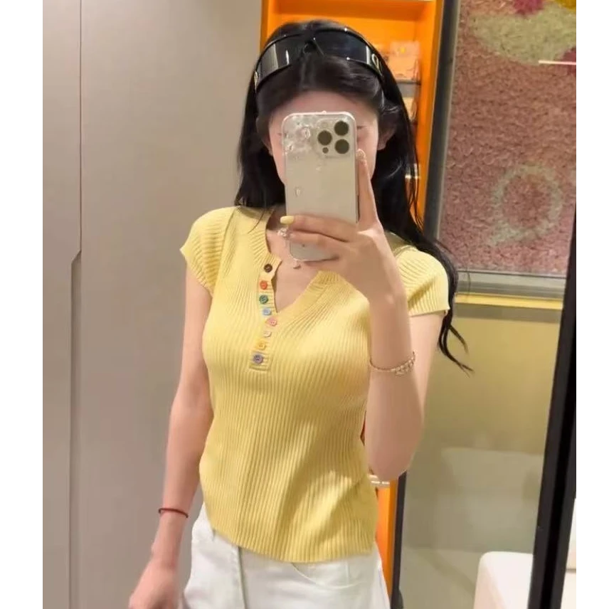 彩扣v领针织衫短袖t恤针织衫女夏季2025新款短款时尚显瘦上衣9610