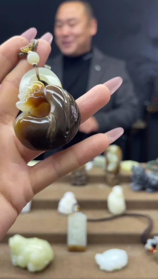 颈饰未镶嵌和田玉1