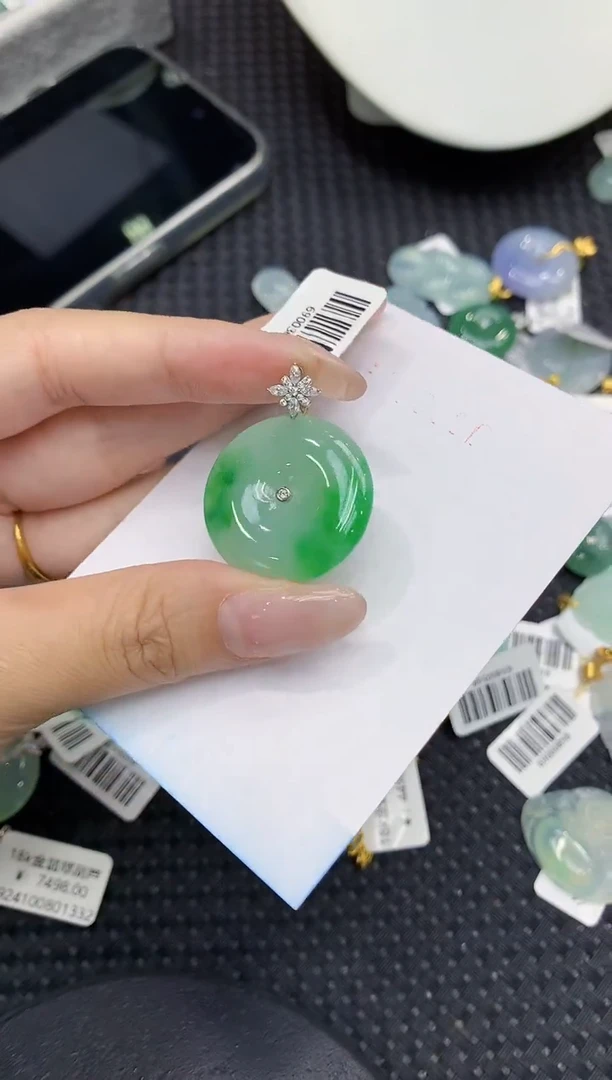 翡翠18K金镶嵌颈饰111111111