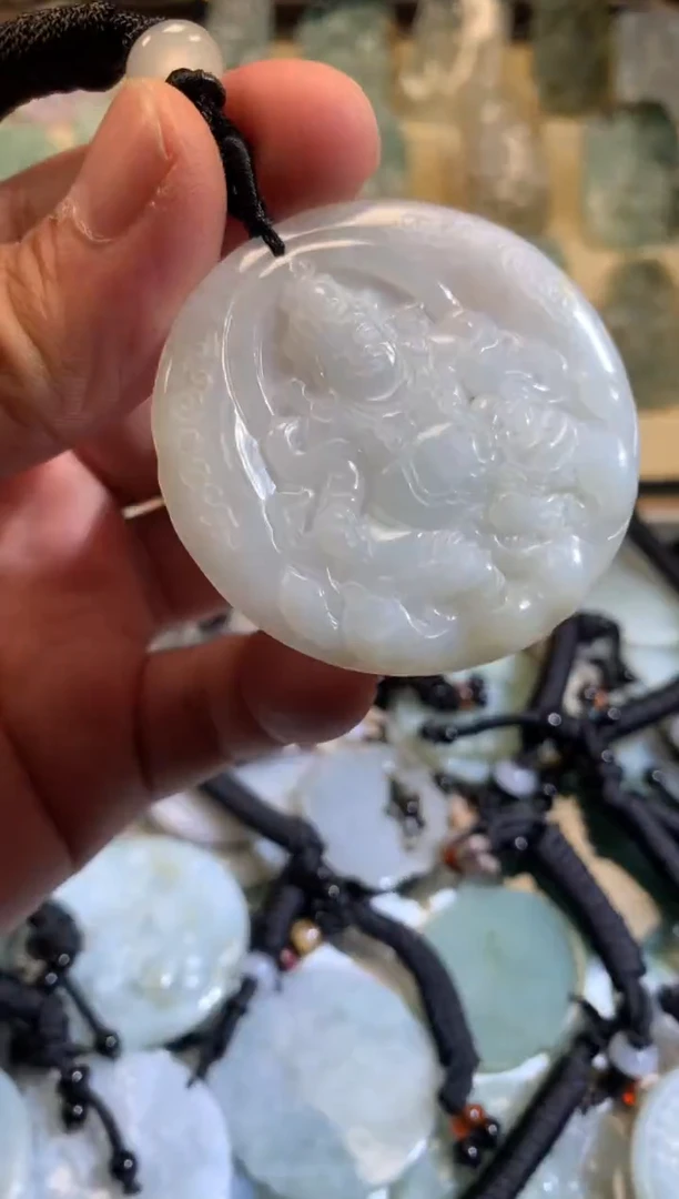 翡翠未镶嵌颈饰6/28/013