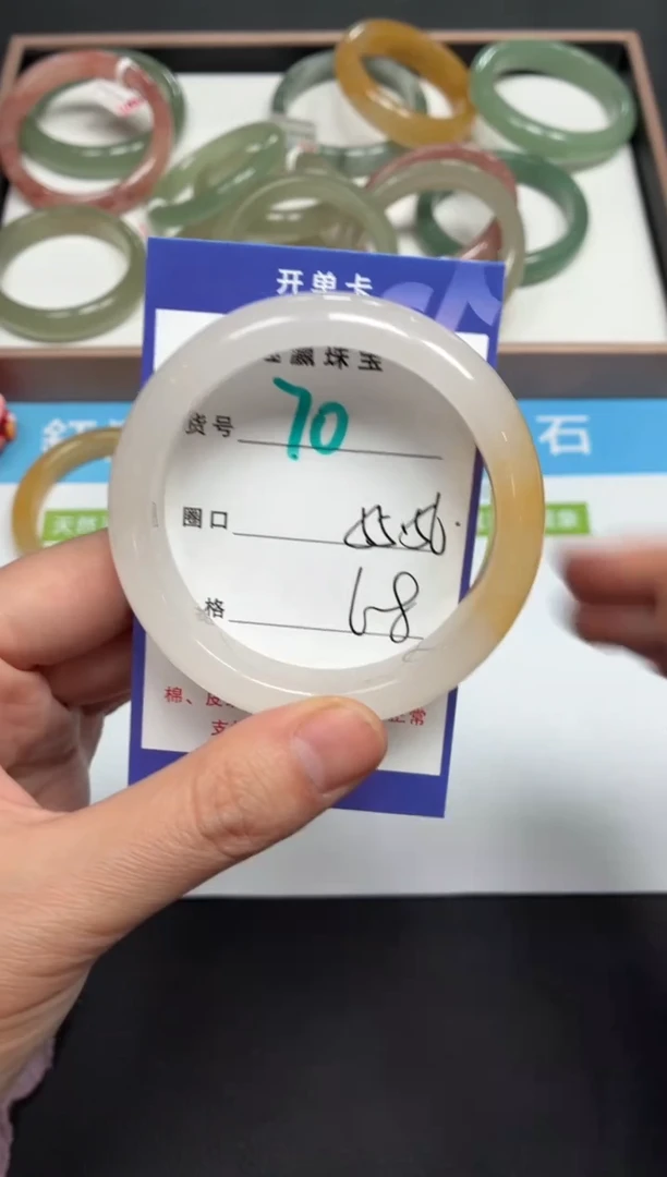 未镶嵌手镯石英质玉70