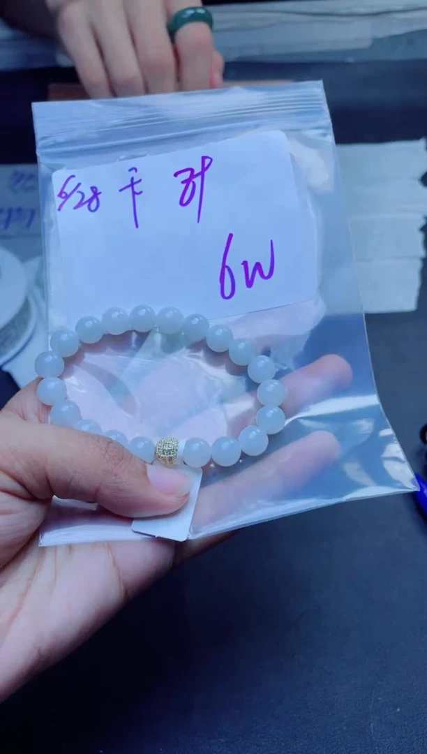 定制翡翠未镶嵌向**生珠串