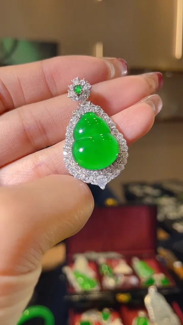 【闪购商品】翡翠吊坠(不含链)银S925镶嵌天然翡翠A货