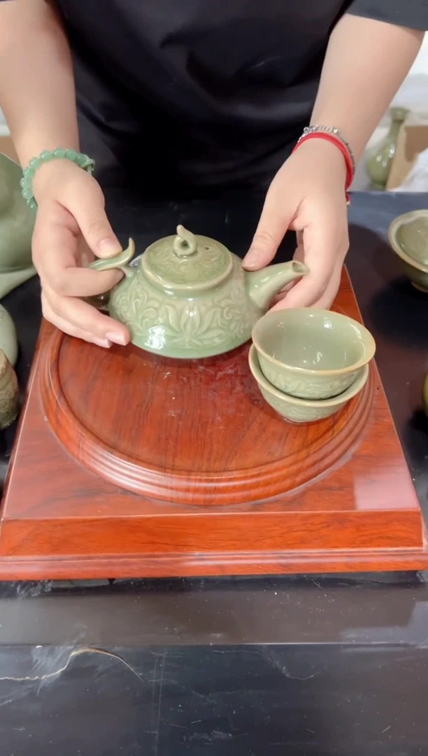 微瑕耀州窑莲纹虚遍壶+莲纹小杯2