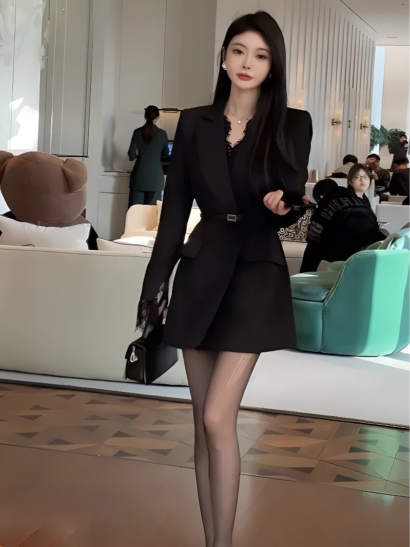 2025年春季气质显瘦时尚韩版小西装设计感重工蕾丝拼接西服外套