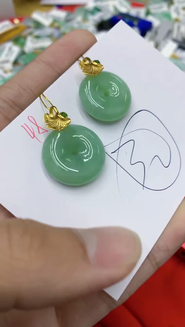 翡翠未镶嵌颈饰1111111111多样性发其一