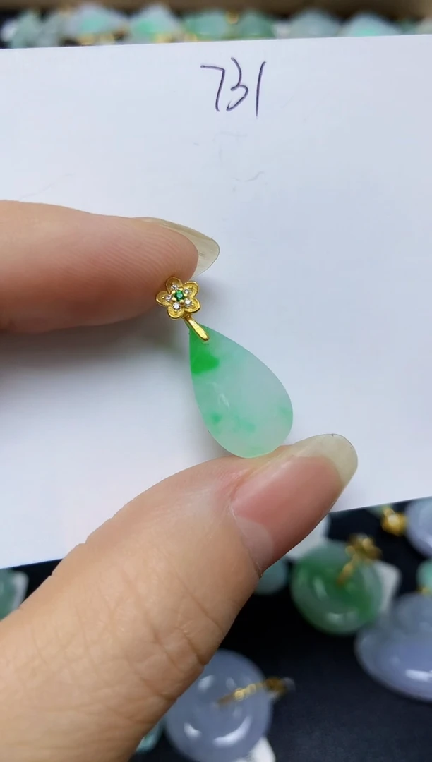 翡翠未镶嵌颈饰 天然翡翠A货