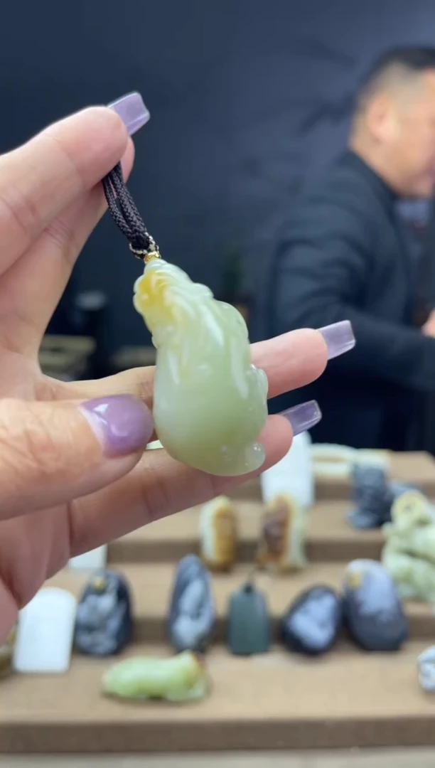 颈饰未镶嵌和田玉1