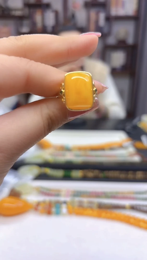 【闪购商品】蜜蜡戒指银S925镀金镶嵌J97