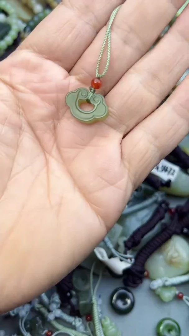 颈饰未镶嵌和田玉多样性发货   拍一发一