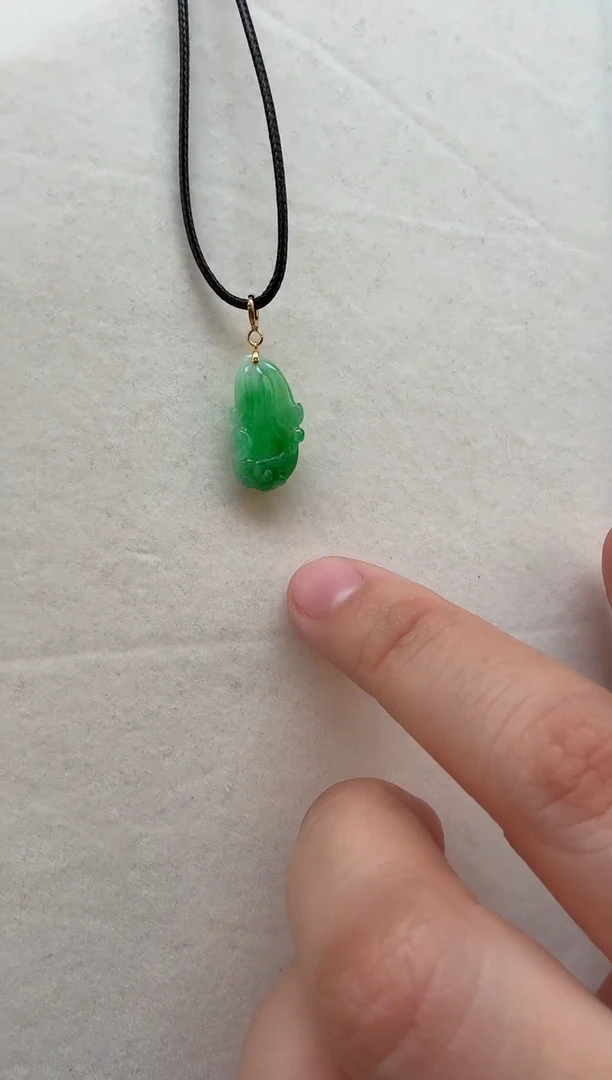 颈饰18K金镶嵌翡翠挂件