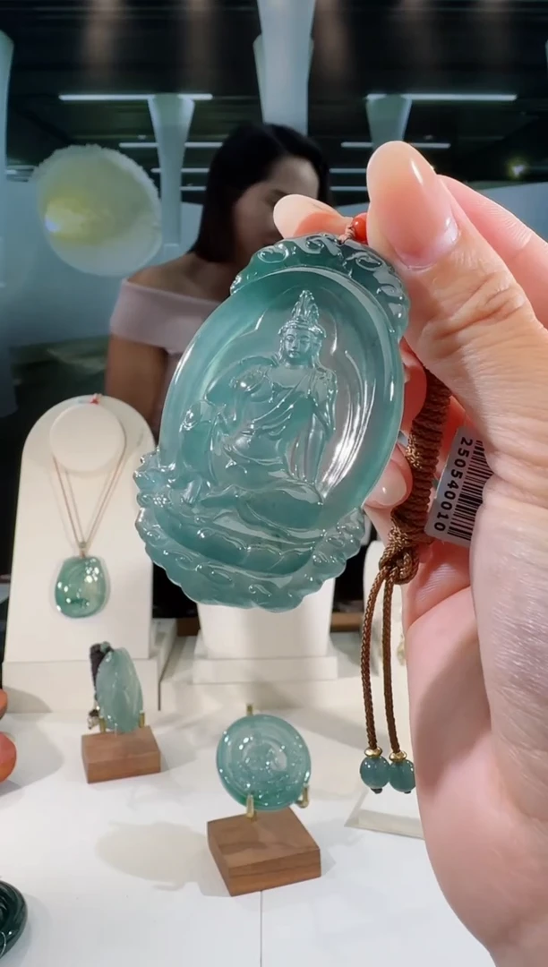 翡翠未镶嵌吊坠(不含链)自在观音