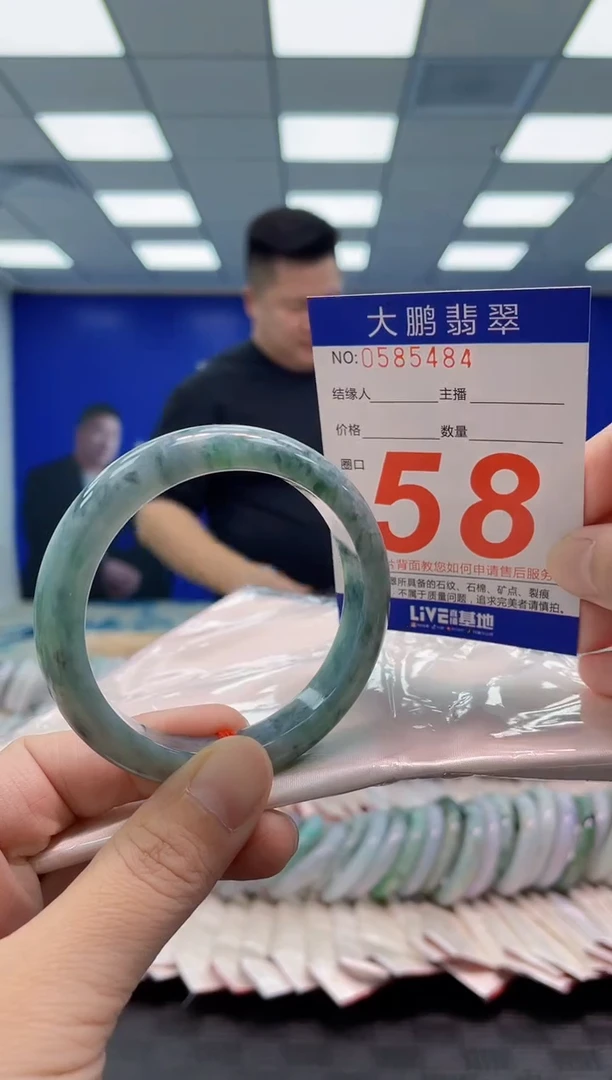 翡翠手镯未镶嵌AAAAAAAAAA