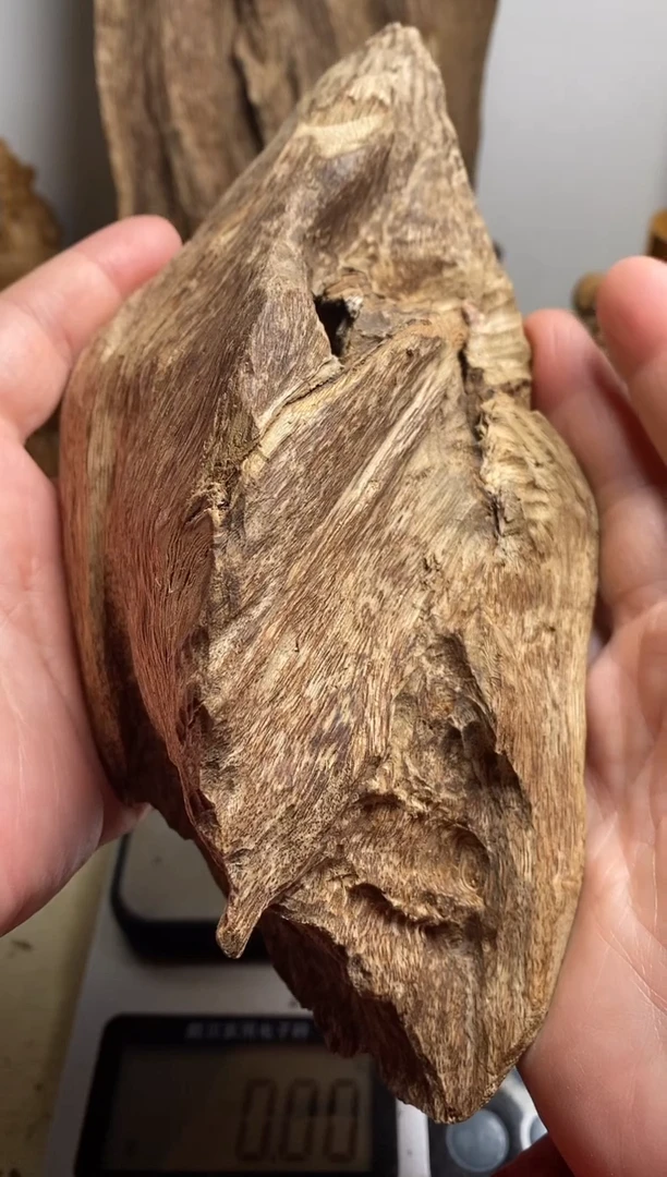 【闪购商品】沉香手把件加里曼丹沉香原料164克