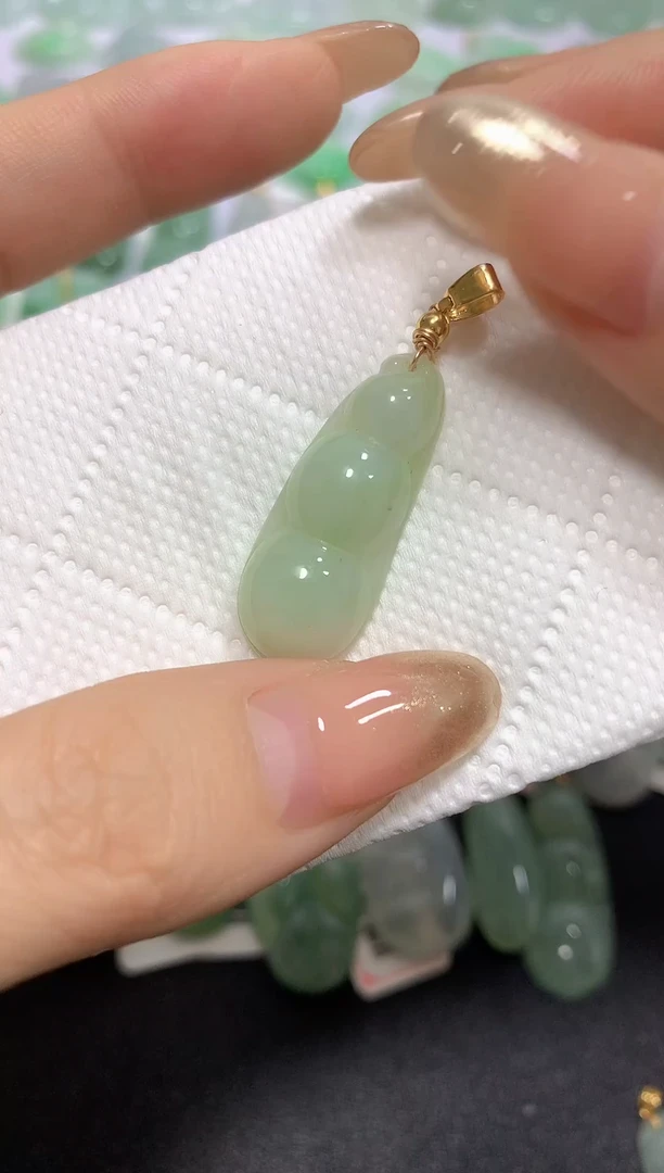 颈饰未镶嵌翡翠A货