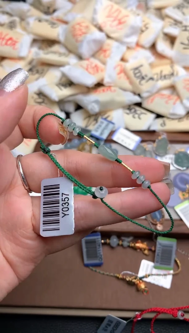 18K金镶嵌挂件翡翠1