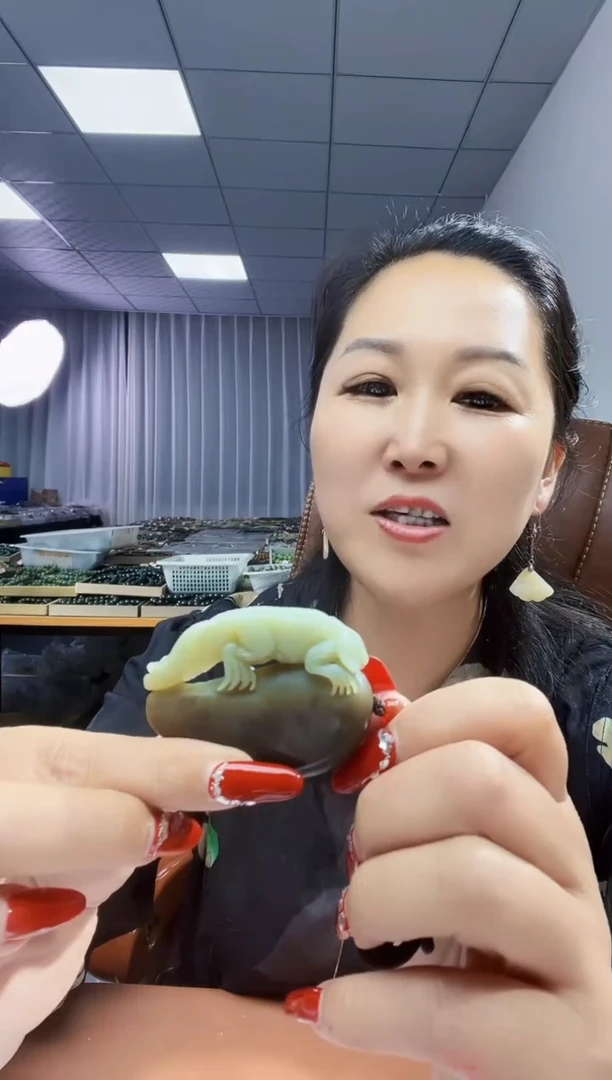 和田玉未镶嵌颈饰纯天然和田玉新疆且末蓝带糖