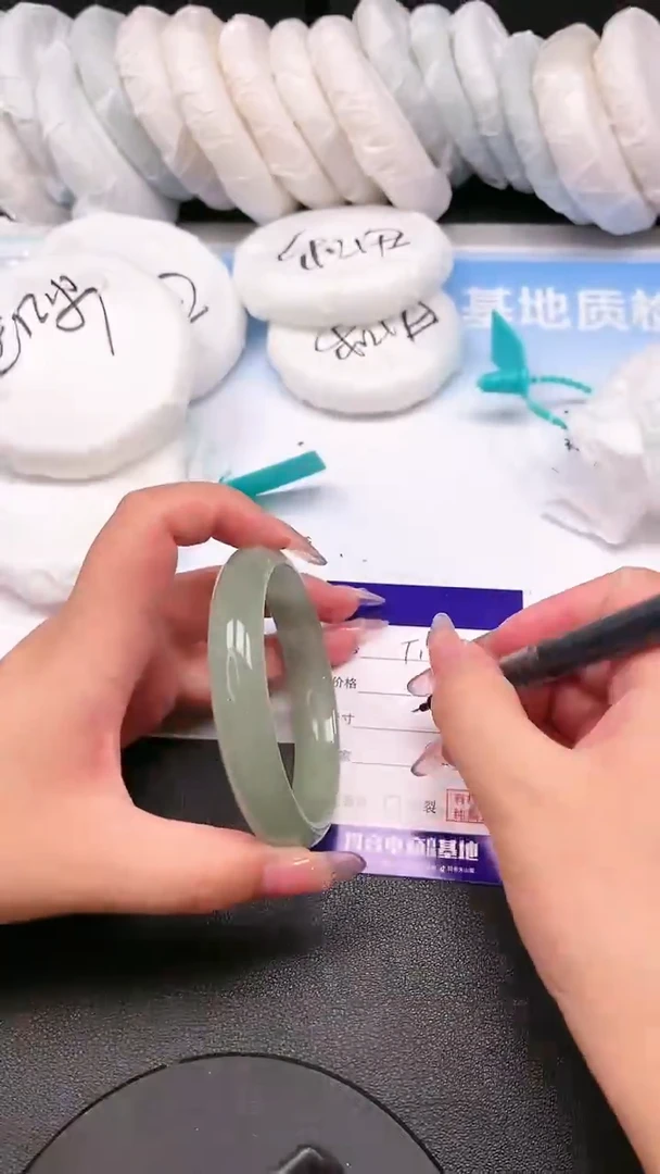 未镶嵌手镯石英质玉08T126-59