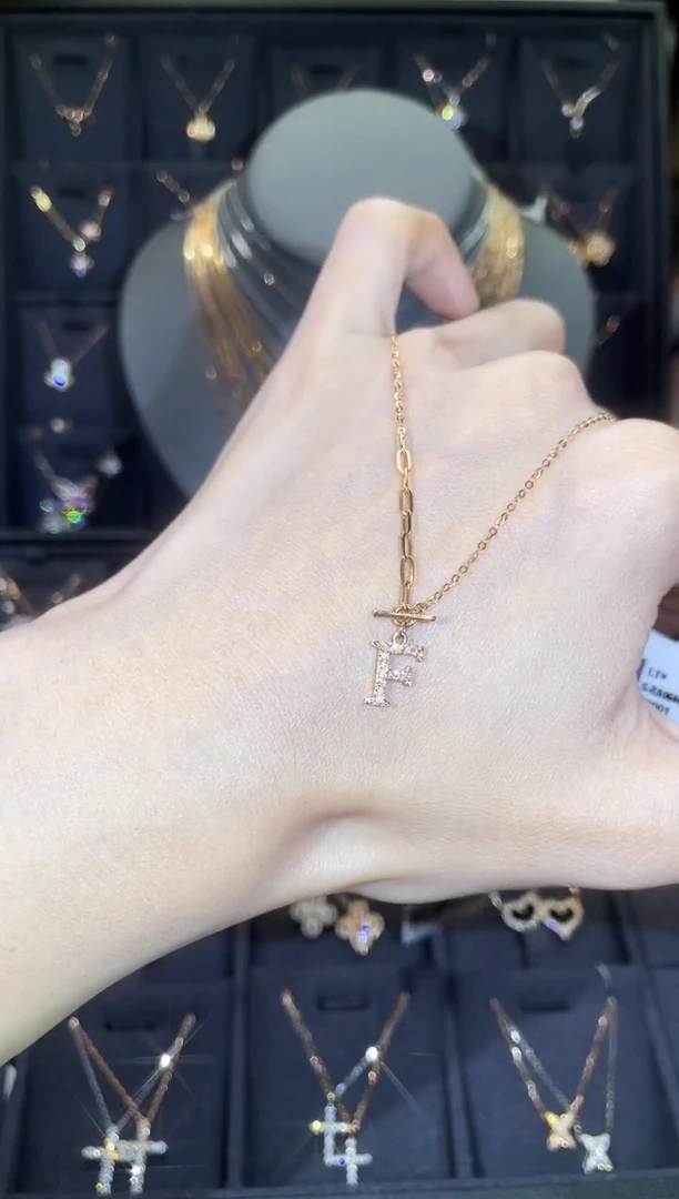 【闪购商品】钻石套链18K金镶嵌18K金玫  多人 字母F