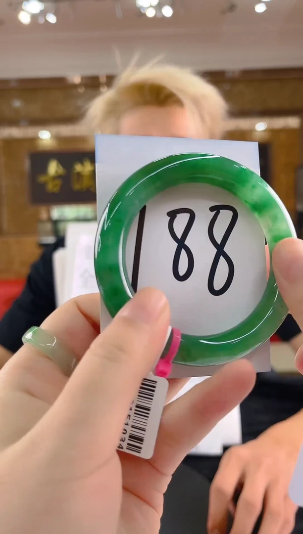 未镶嵌手镯石英质玉（非洲翠）微瑕，一经发货运费不退介意勿拍