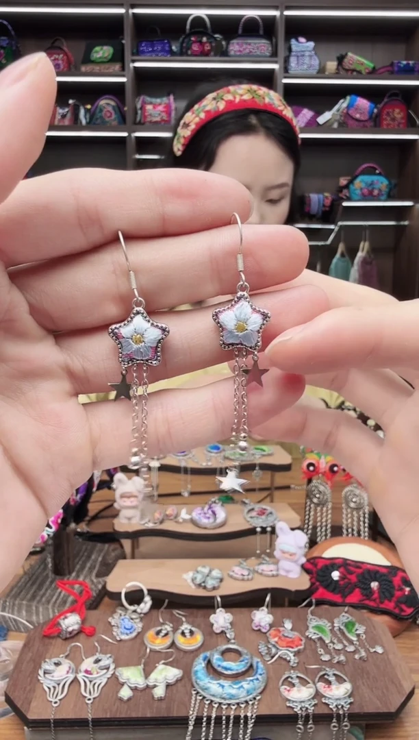 织绣114蒙阿苏苗绣传承旗舰店