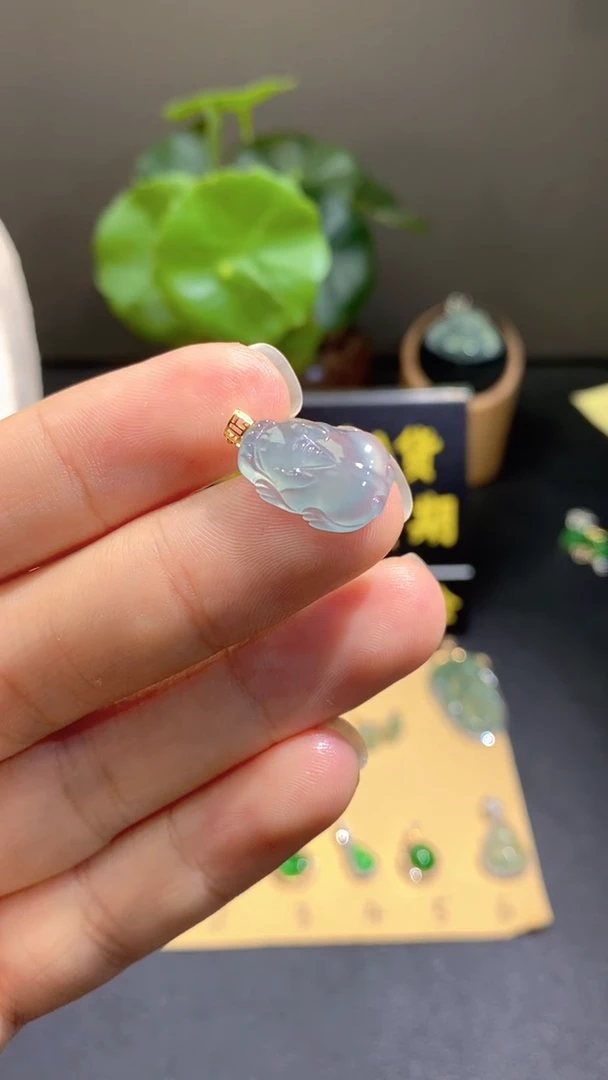 颈饰18K金镶嵌翡翠翡翠A货