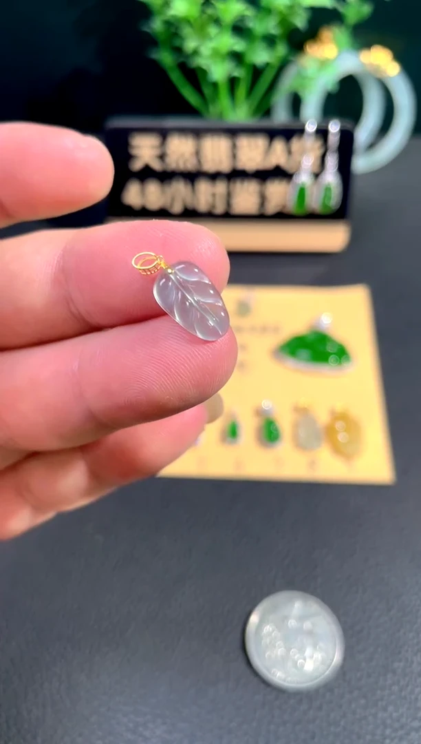 颈饰18K金镶嵌翡翠翡翠