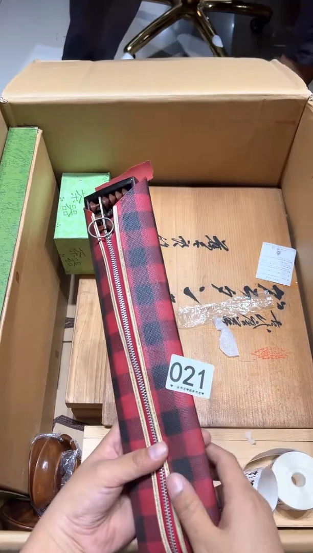 瓷片凌*阁021............