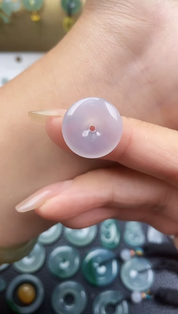 翡翠未镶嵌颈饰平安扣