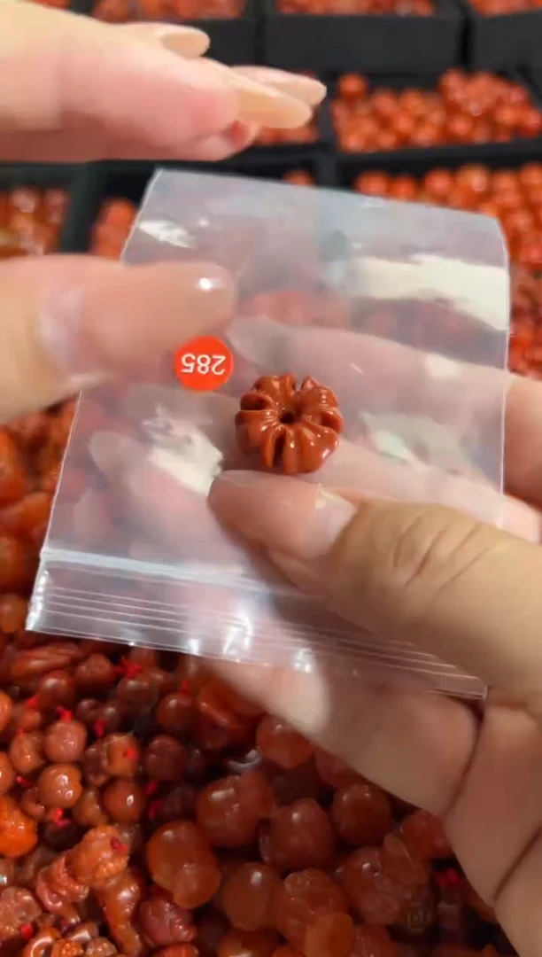 南红玛瑙未镶嵌颈饰1