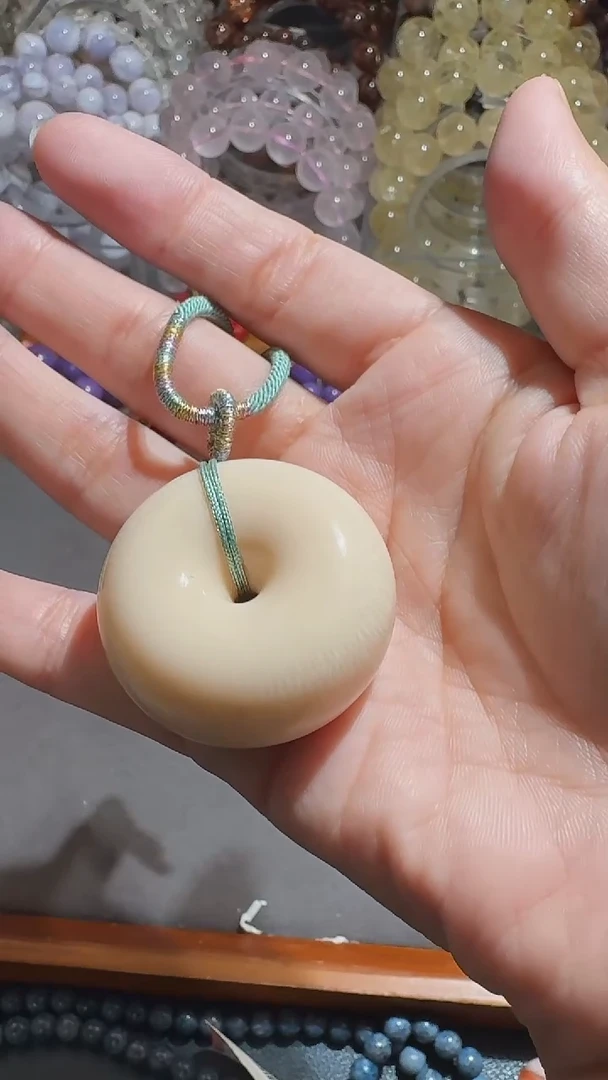 无非金属白色扣子