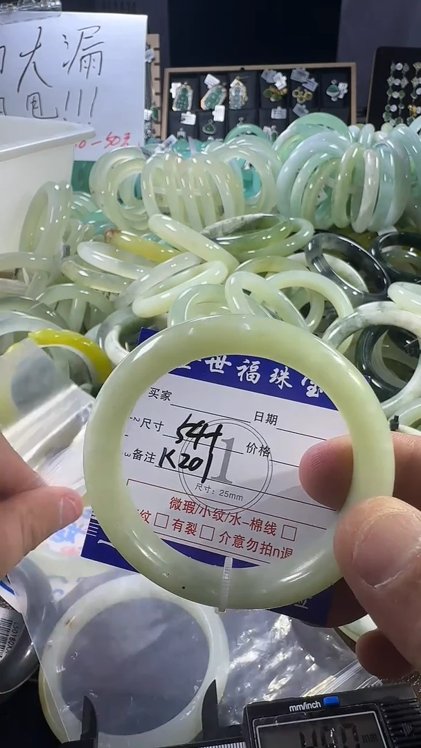 未镶嵌蛇纹石玉手镯1