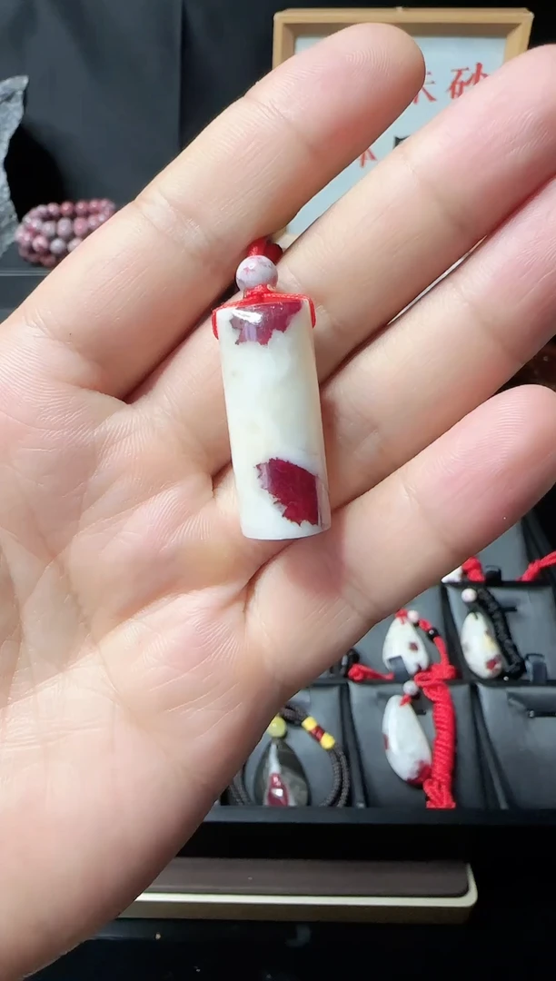天然辰砂天然朱砂晶体原石随形挂件无事柱