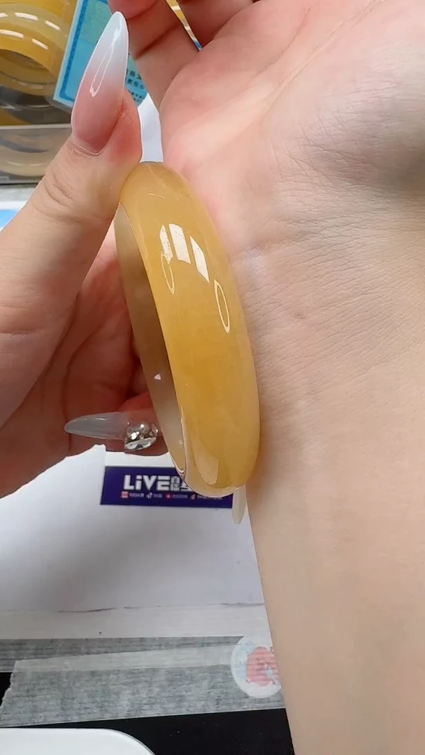 未镶嵌手镯石英质玉45