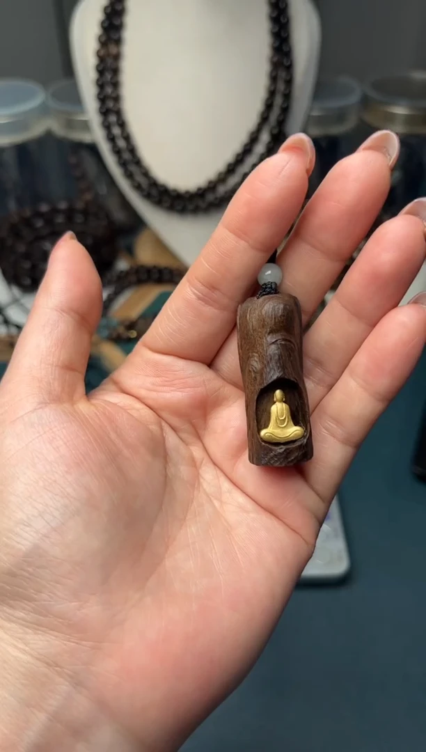 【闪购商品】沉香木吊坠白奇楠雕件